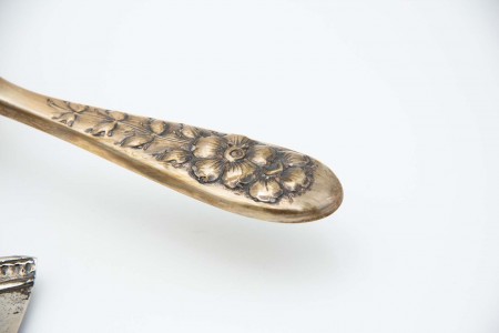 Apanha migalhas em prata recortada